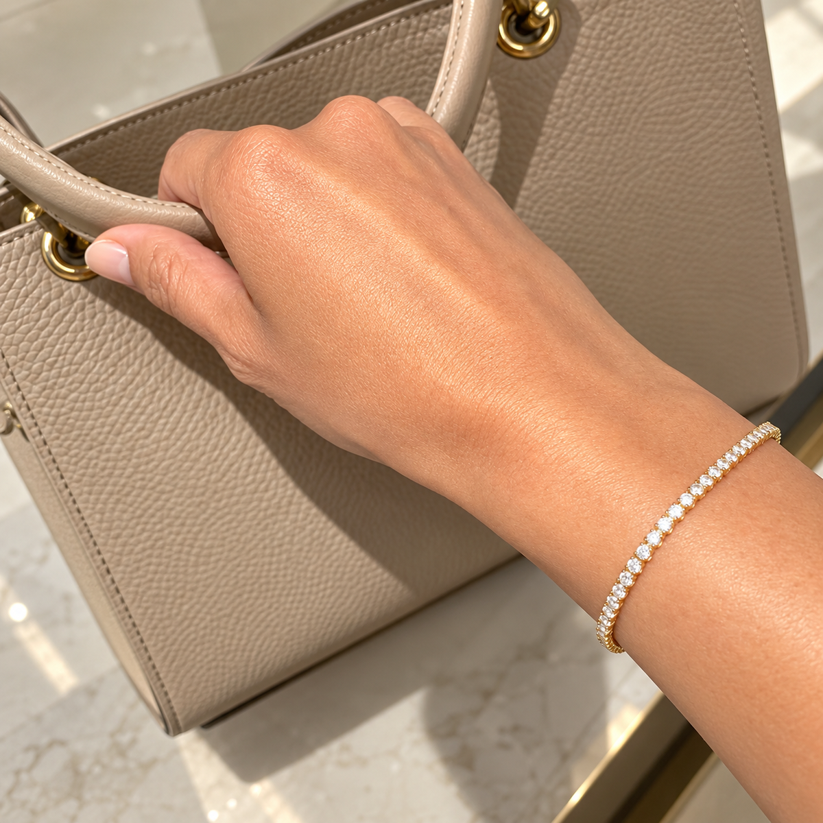 Luxus Armband für Frauen - Diamanten verziert 17cm