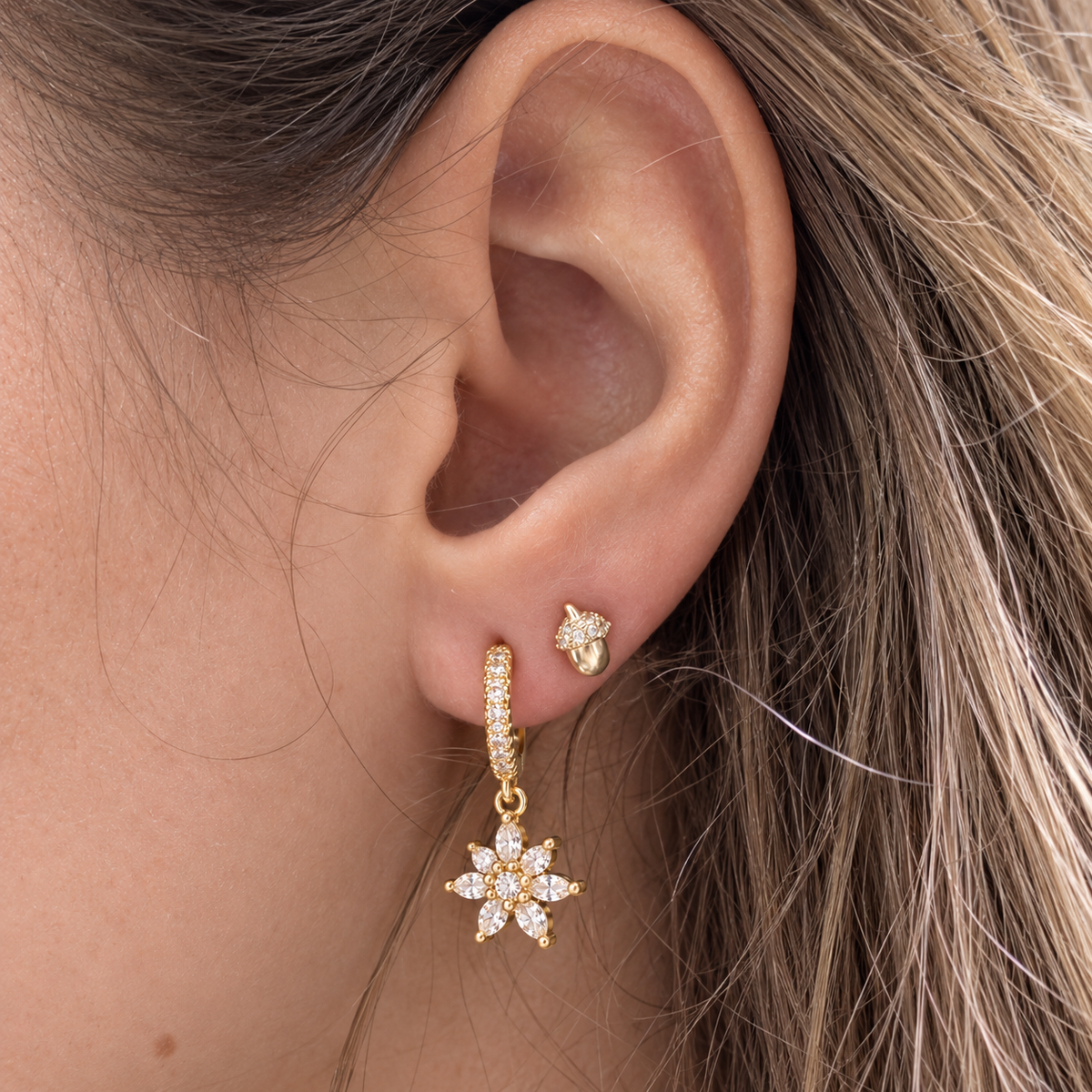 Brivora Blumen-Creolen mit Zirkonia – Gold oder Silber